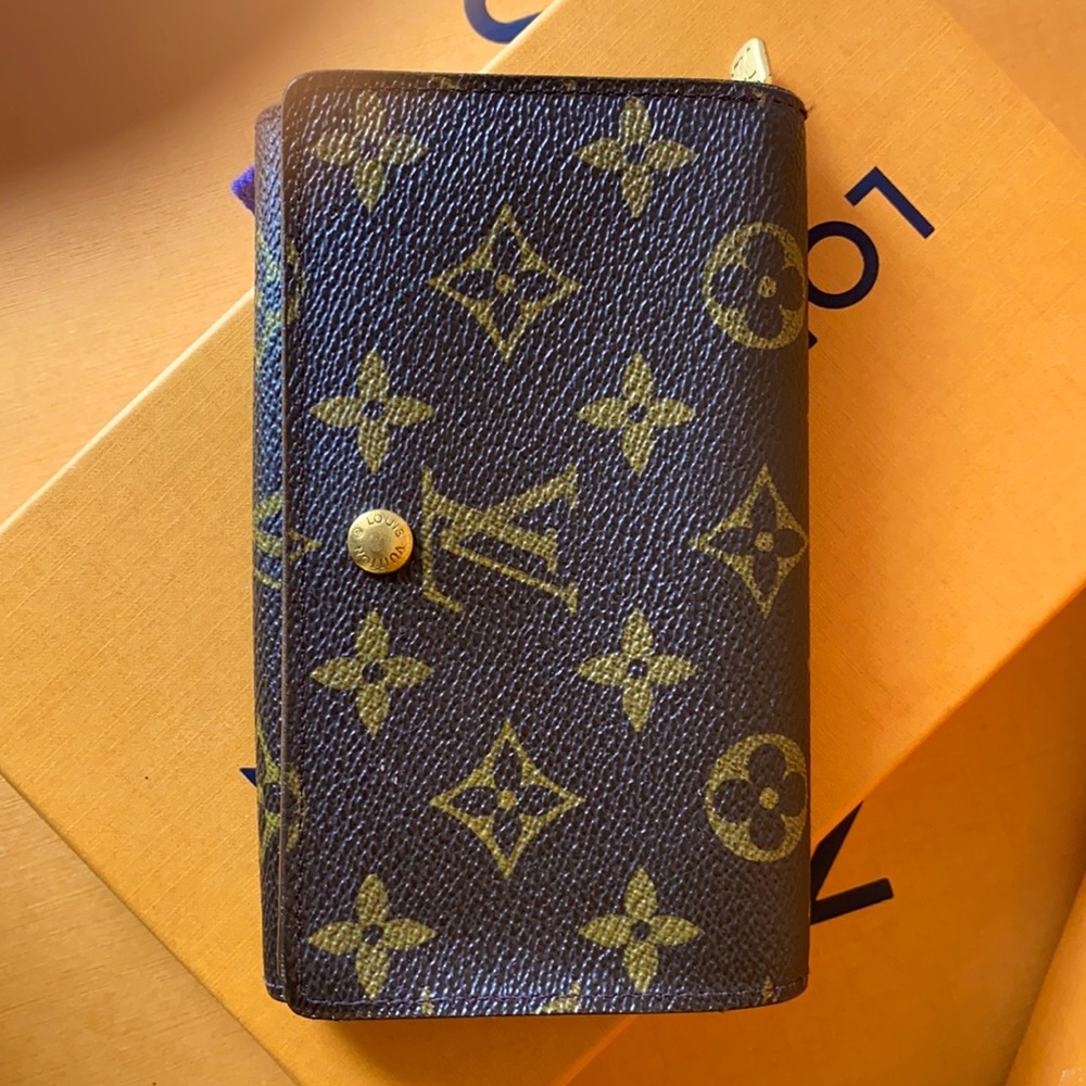 Authentic Louis Vuitton Wallet Monogram